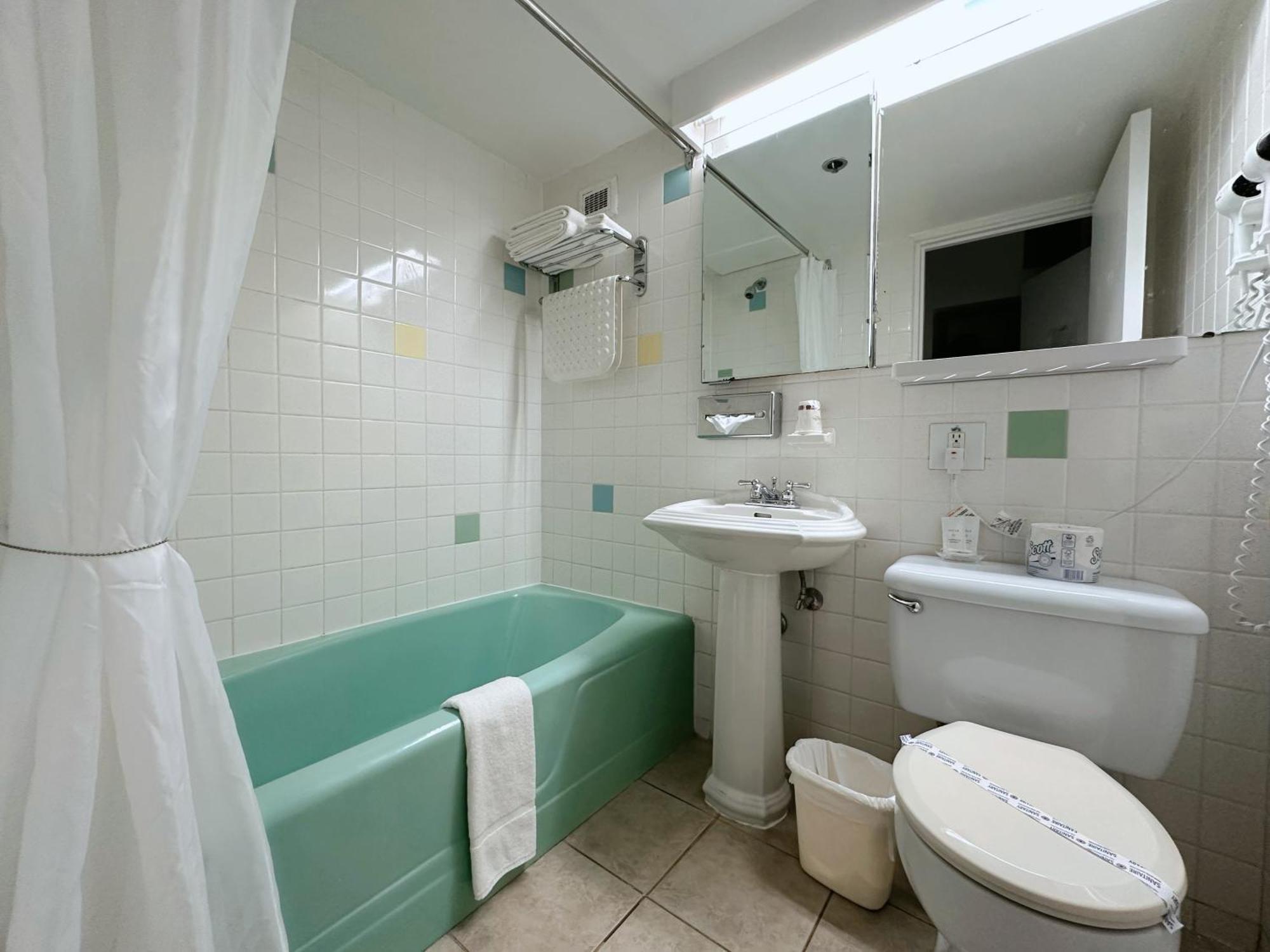 Hotel La Caravelle Baie-Comeau Buitenkant foto