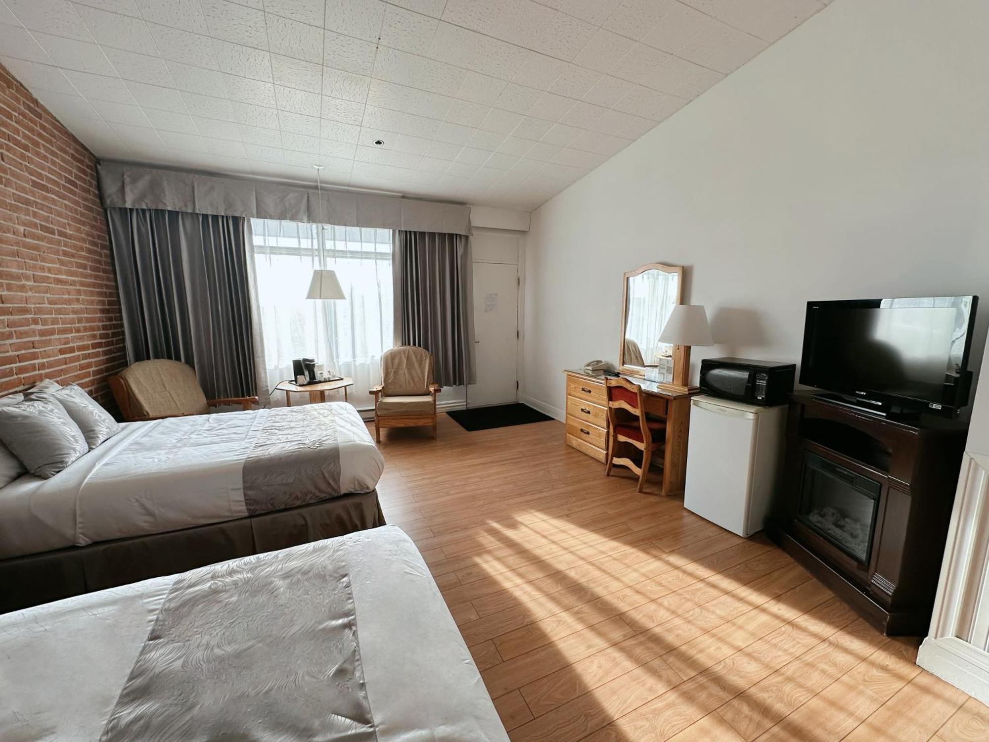 Hotel La Caravelle Baie-Comeau Buitenkant foto