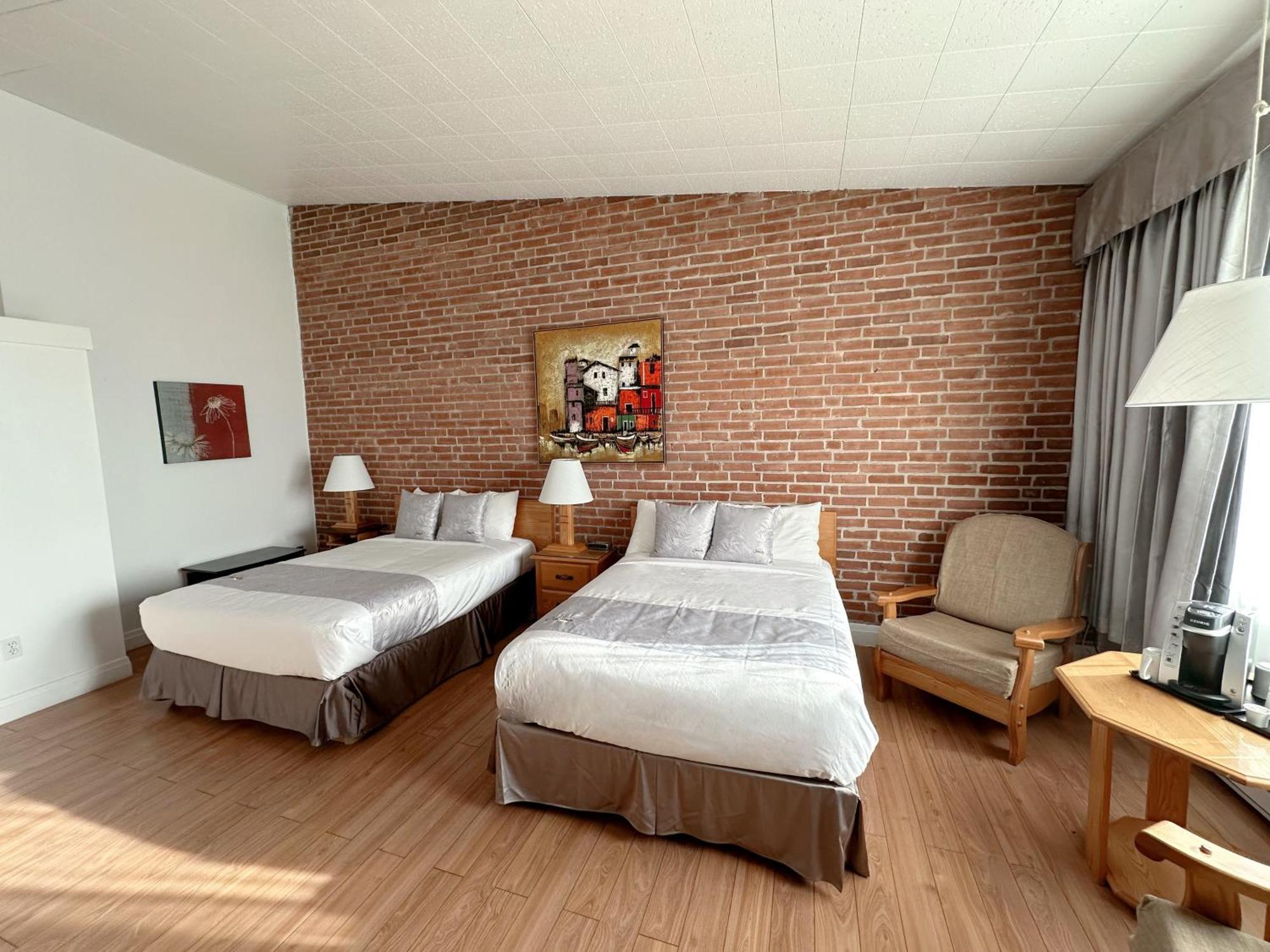 Hotel La Caravelle Baie-Comeau Buitenkant foto