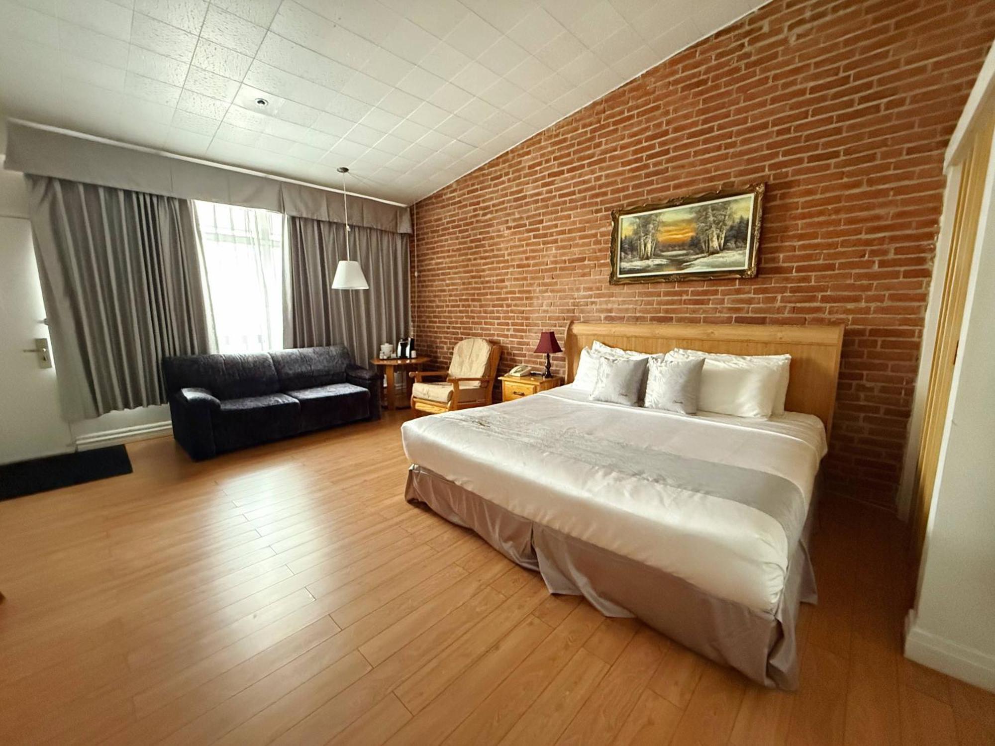Hotel La Caravelle Baie-Comeau Buitenkant foto