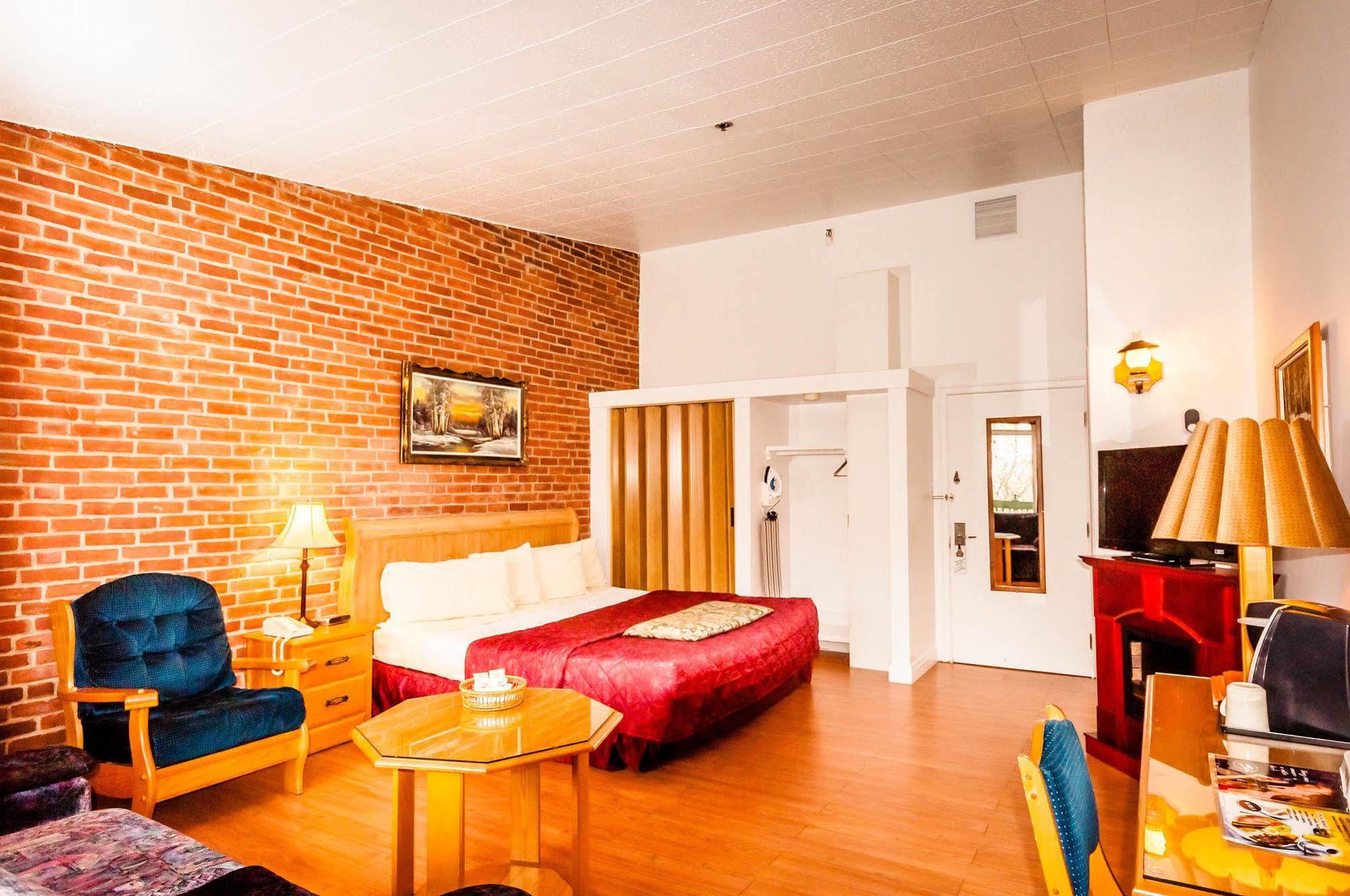 Hotel La Caravelle Baie-Comeau Buitenkant foto